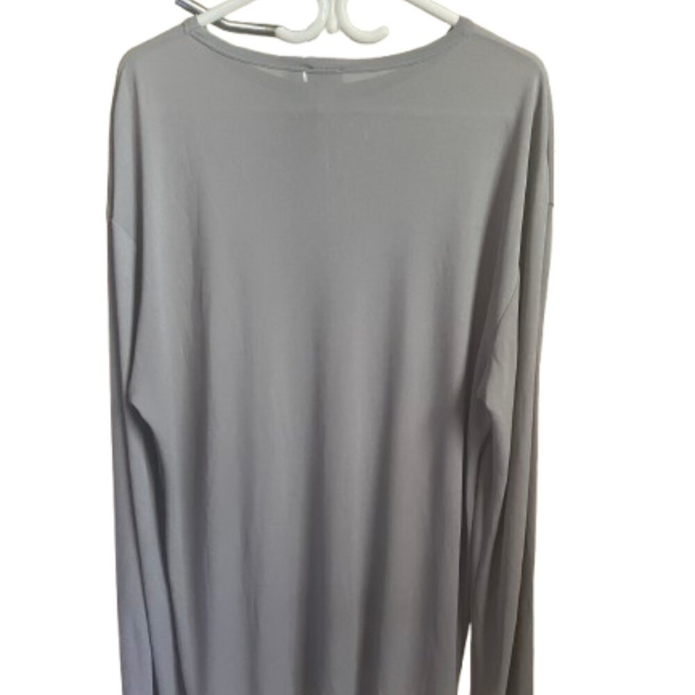 Armani Collezioni Grey Crew Neck Men's Top.   Size: XL     100% Silk